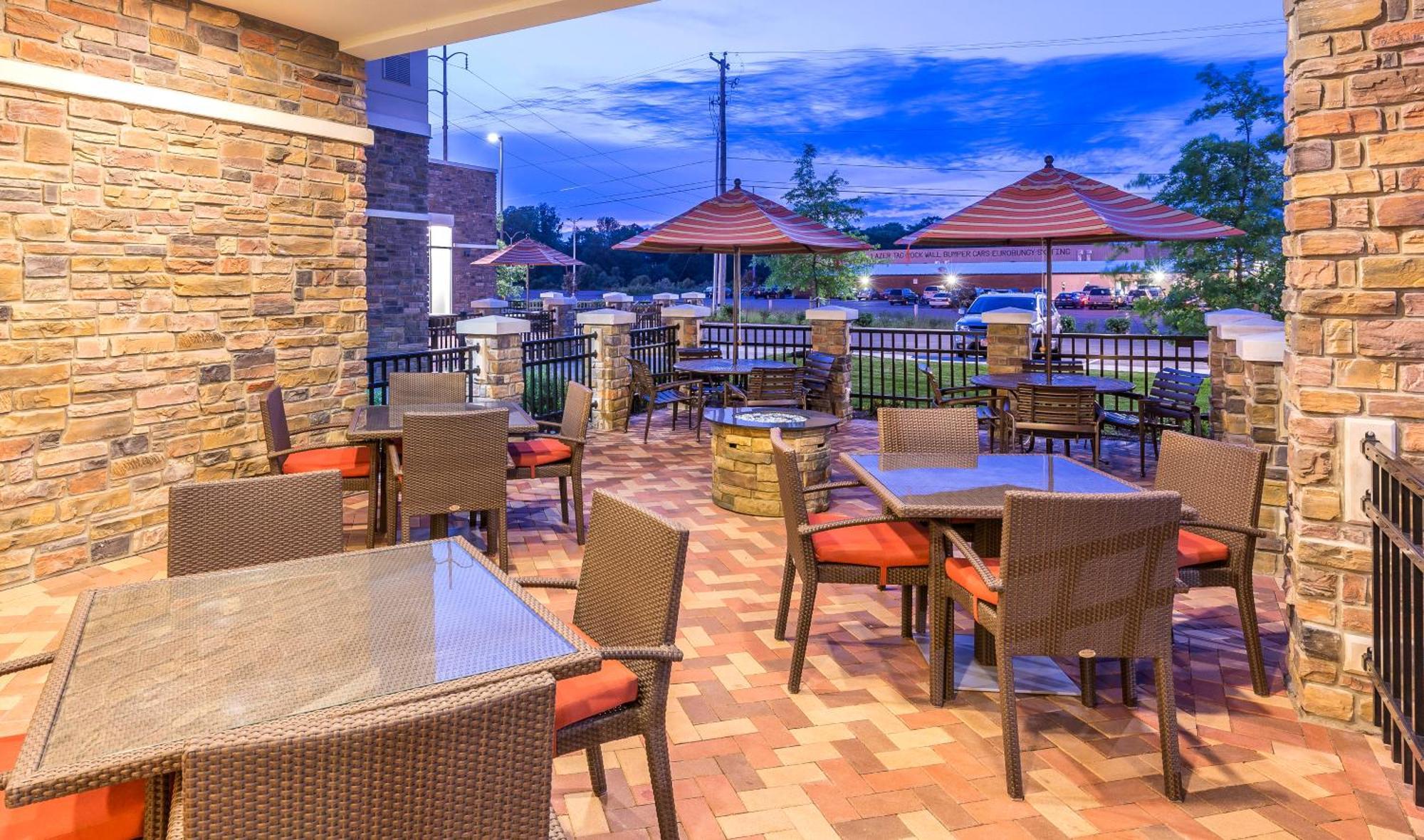 Hyatt Place Canton Lake Cable Zewnętrze zdjęcie