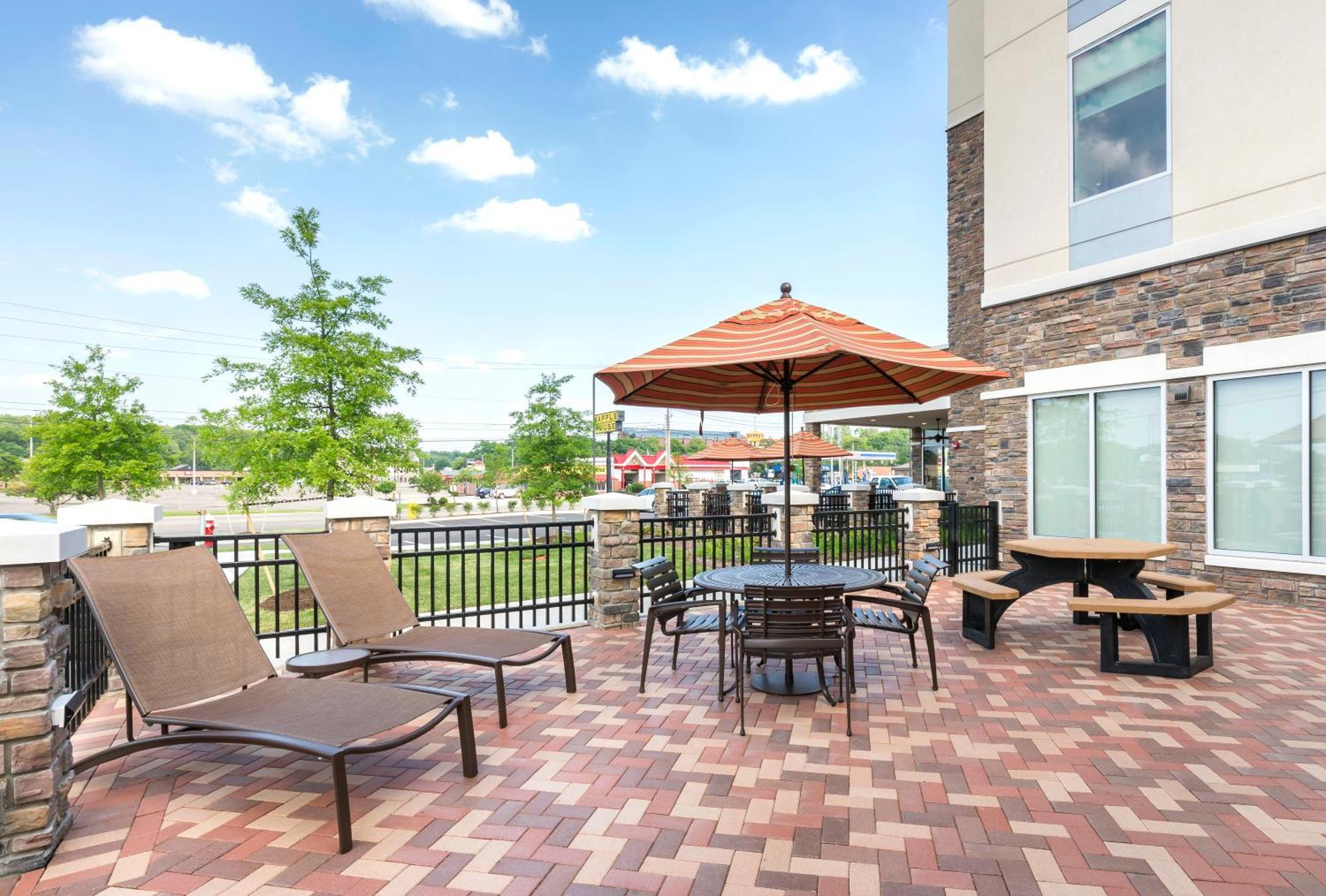 Hyatt Place Canton Lake Cable Zewnętrze zdjęcie